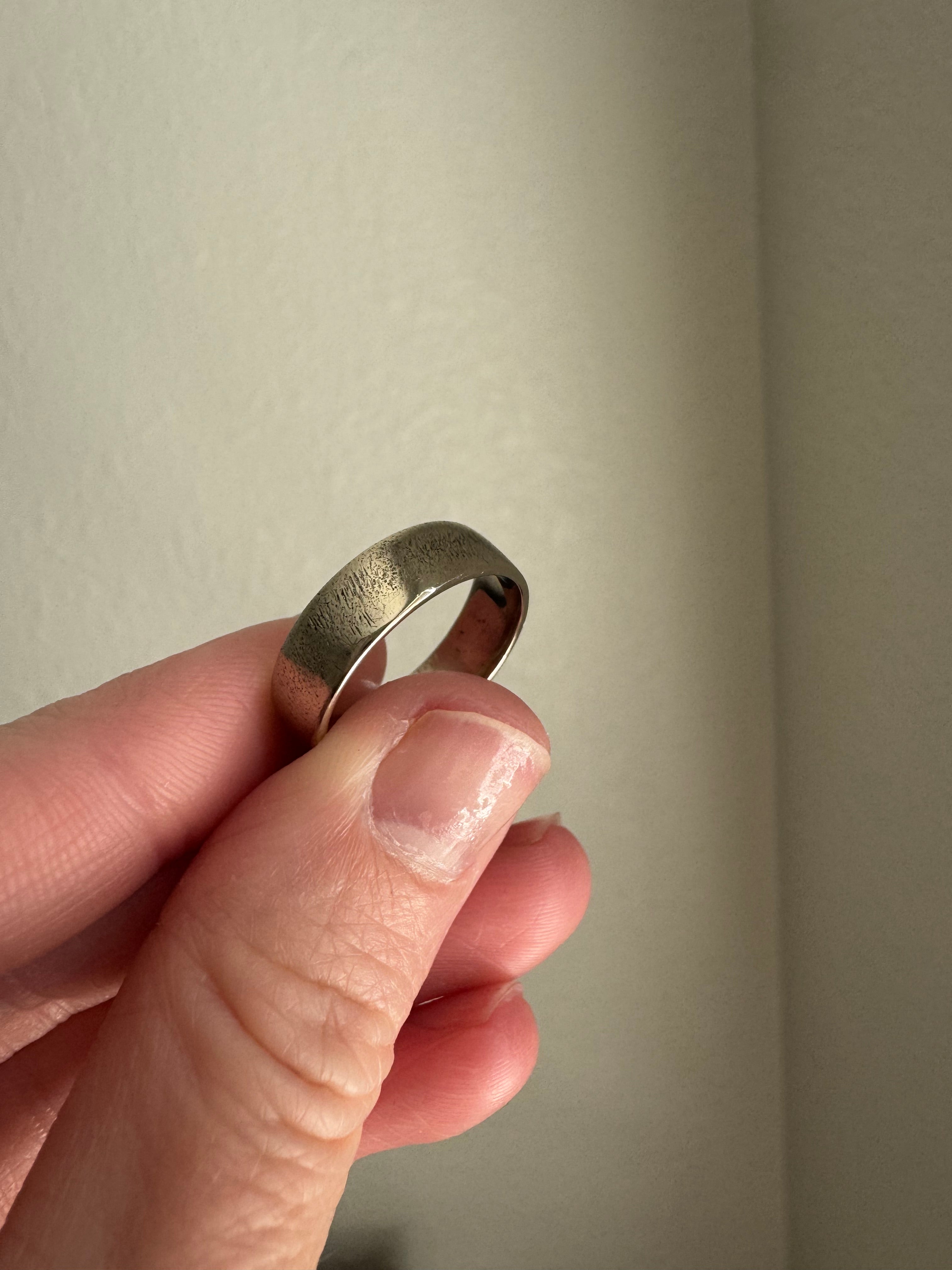 Men's white gold plain wedding band: round out and polish
