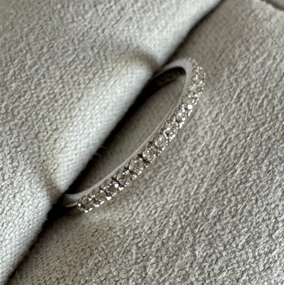 14k white gold lab grown diamond wedding band. Size 5.75. Total carat weight= approx. 0.23 cts.