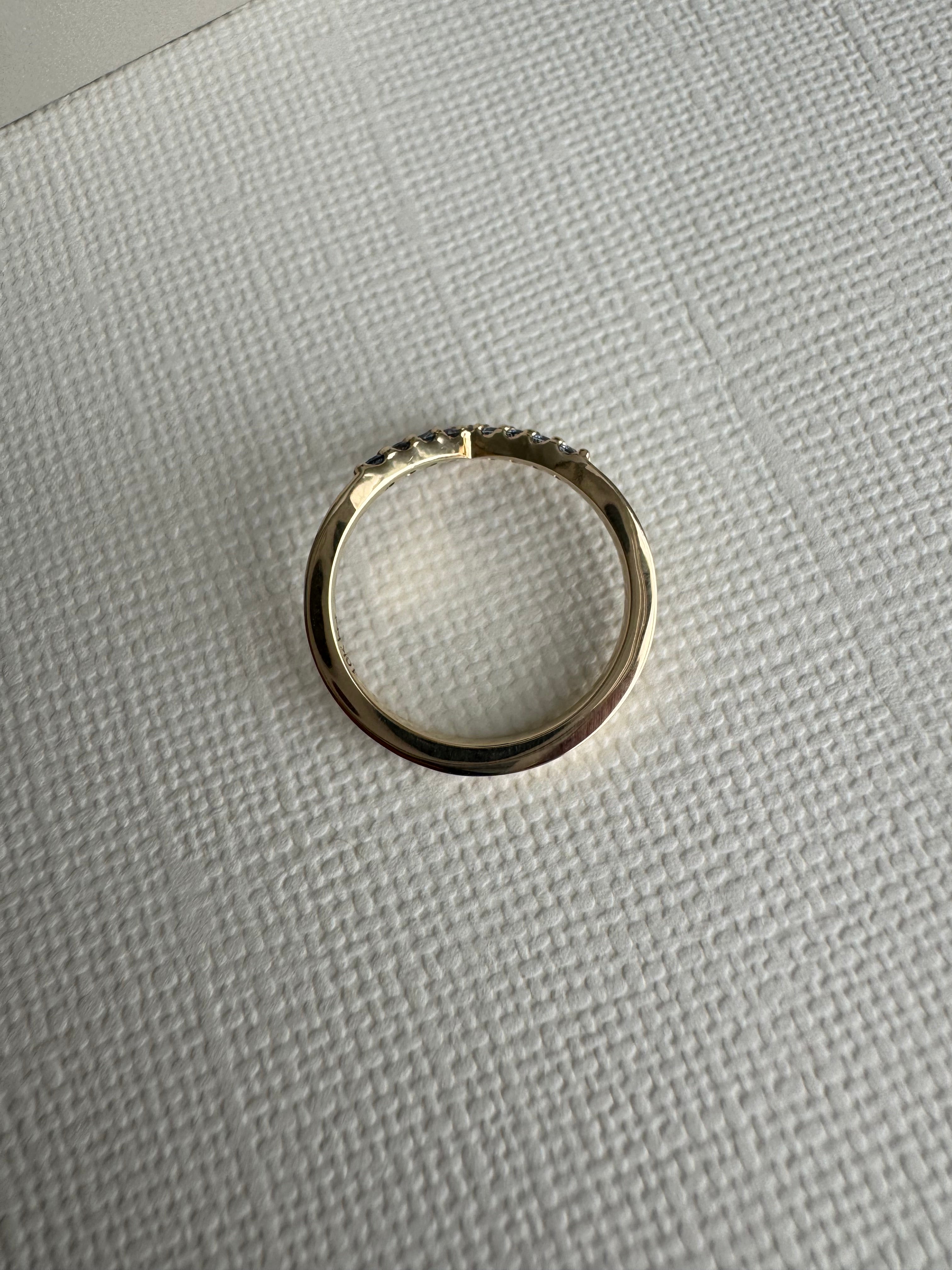 Custom 10k yellow gold Yogo Montana sapphire contoured wedding band. (10 sapphires total 0.13 carats) Size 5.