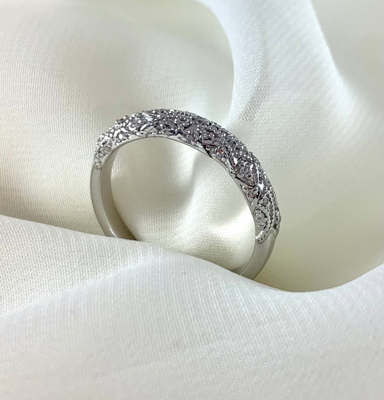 14k White Gold Vintage Style Diamond Wedding Band