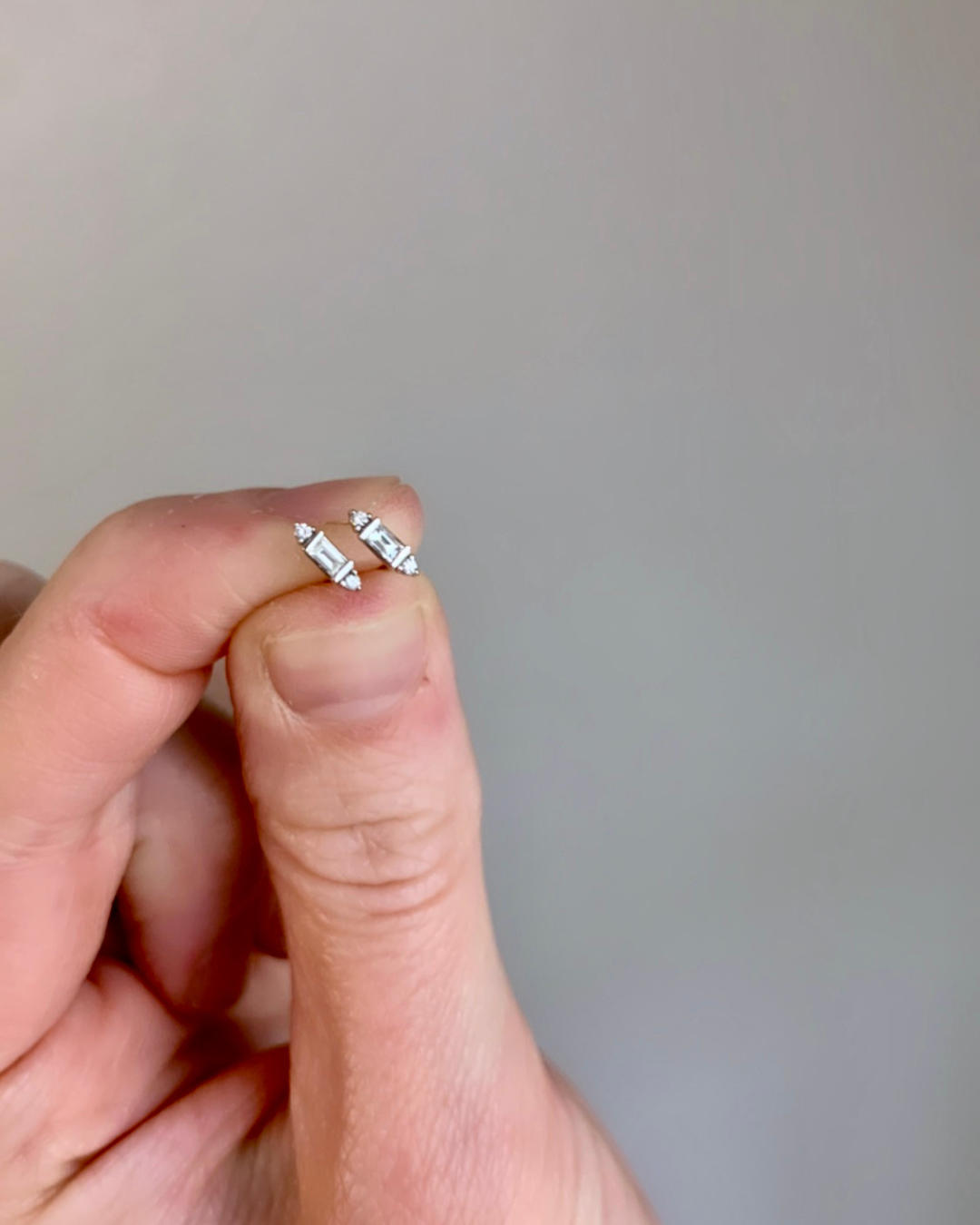 14k white gold diamond baguette earrings