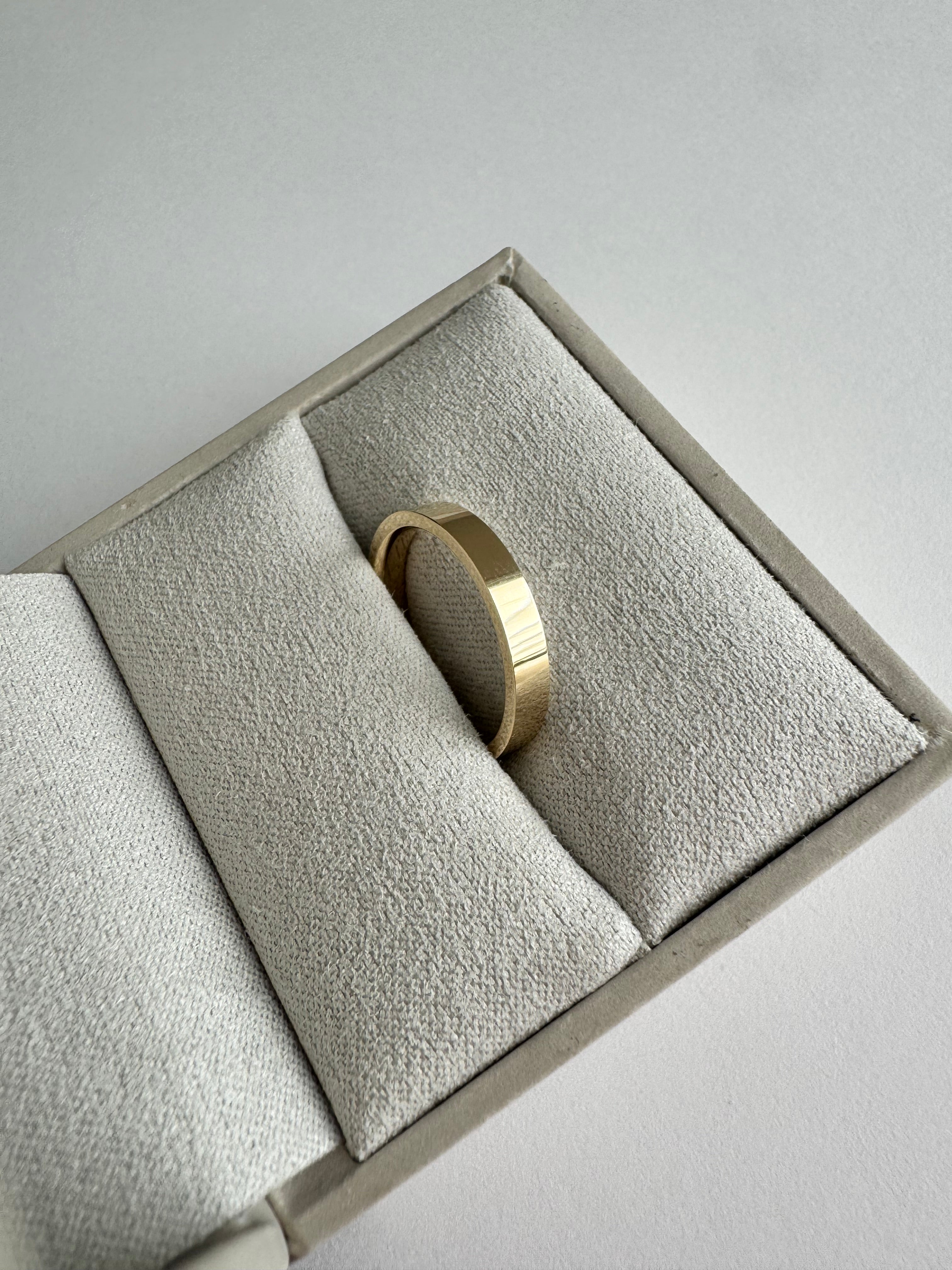 10k yellow gold, flat style, 3mm wide comfort fit light band. Size 6.  1.804 dwt.