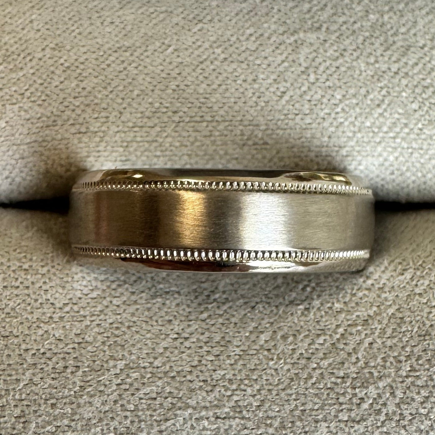 Men's 14k white gold beveled wedding band with 2 milgrained grooves, satin finish in center. Size 6.5. Metal weight=4.058 dwt.