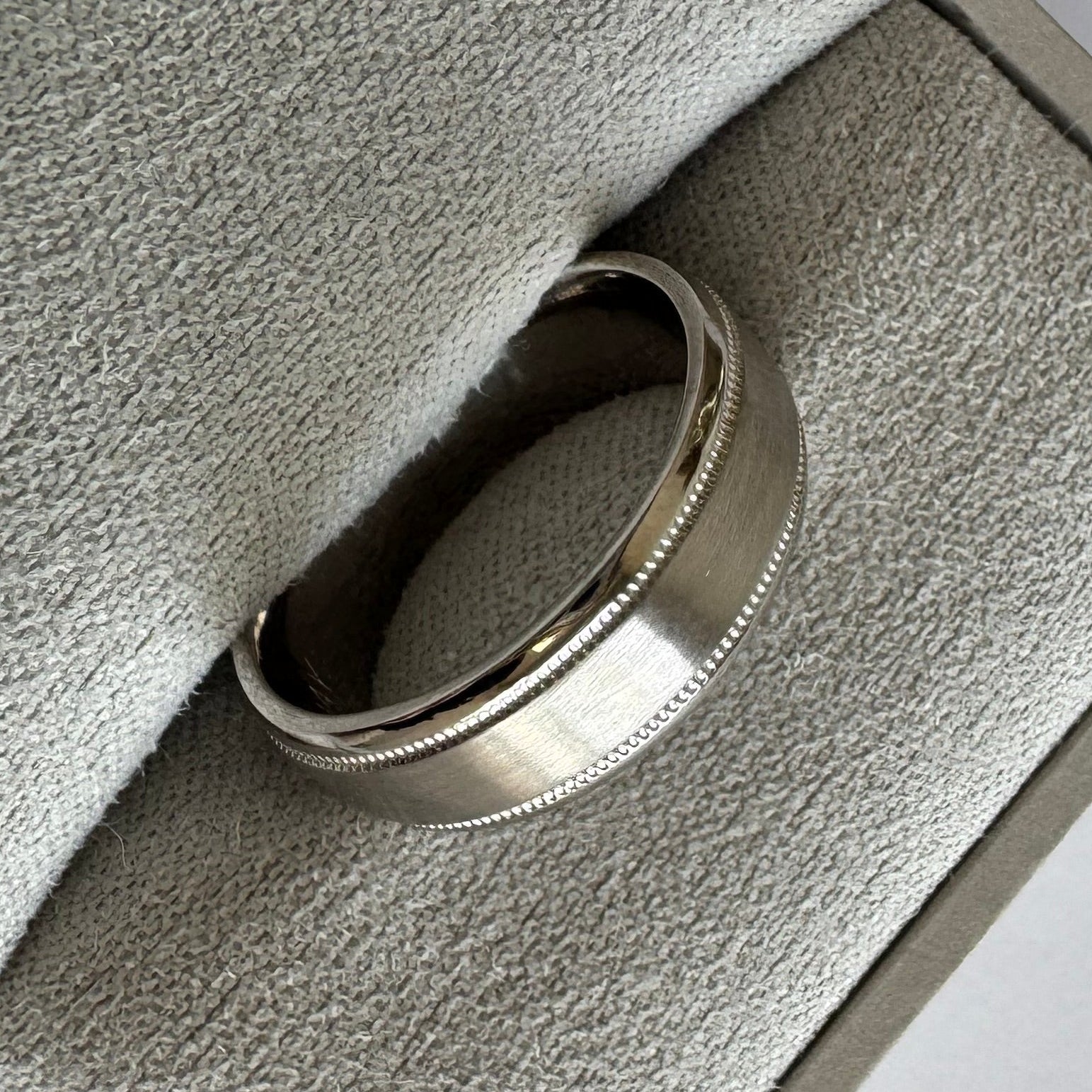 Men's 14k white gold beveled wedding band with 2 milgrained grooves, satin finish in center. Size 6.5. Metal weight=4.058 dwt.