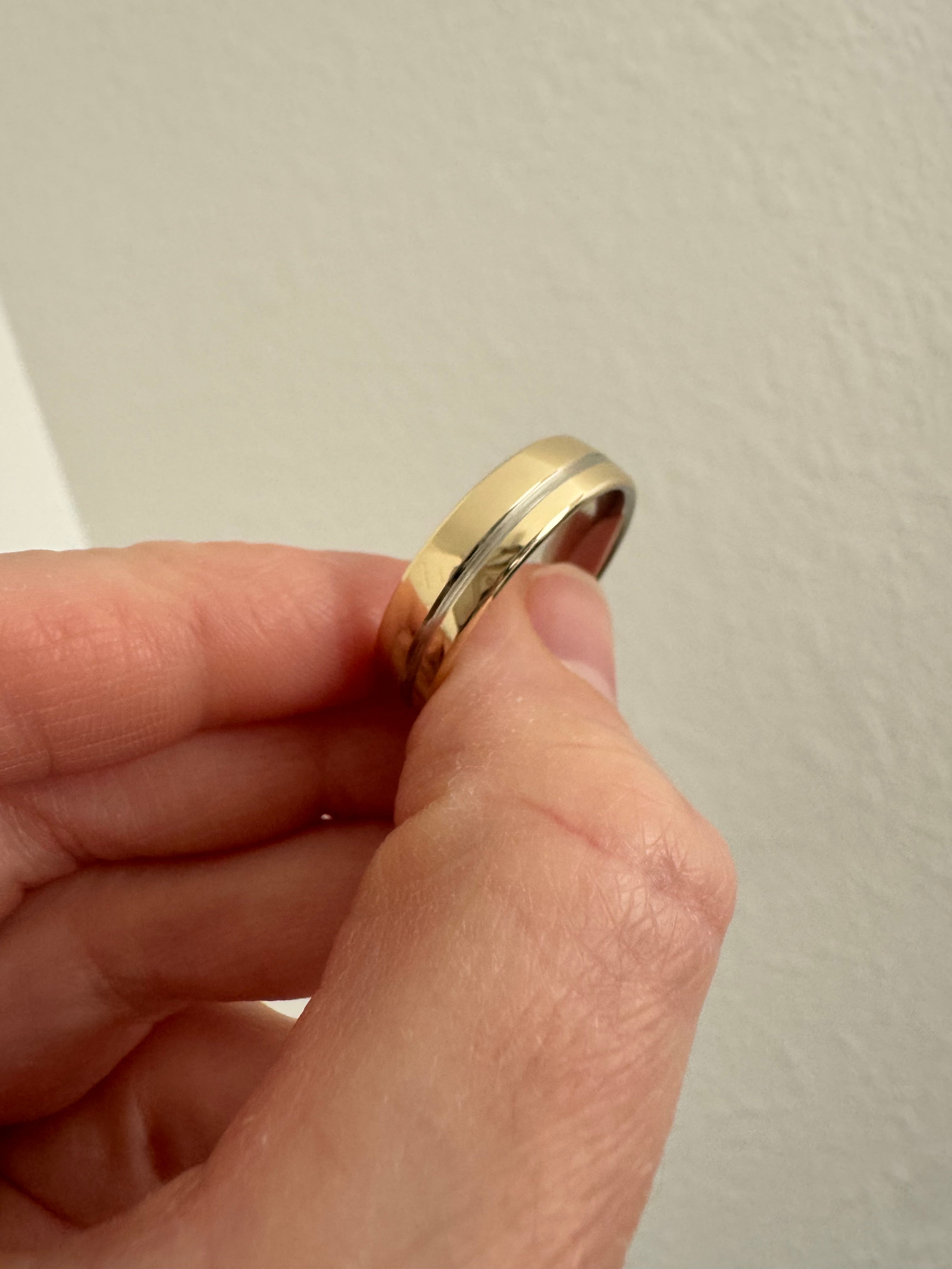 10K White/Yellow 6 mm Off-Centered Groove Comfort-Fit European-Style Band Size 10