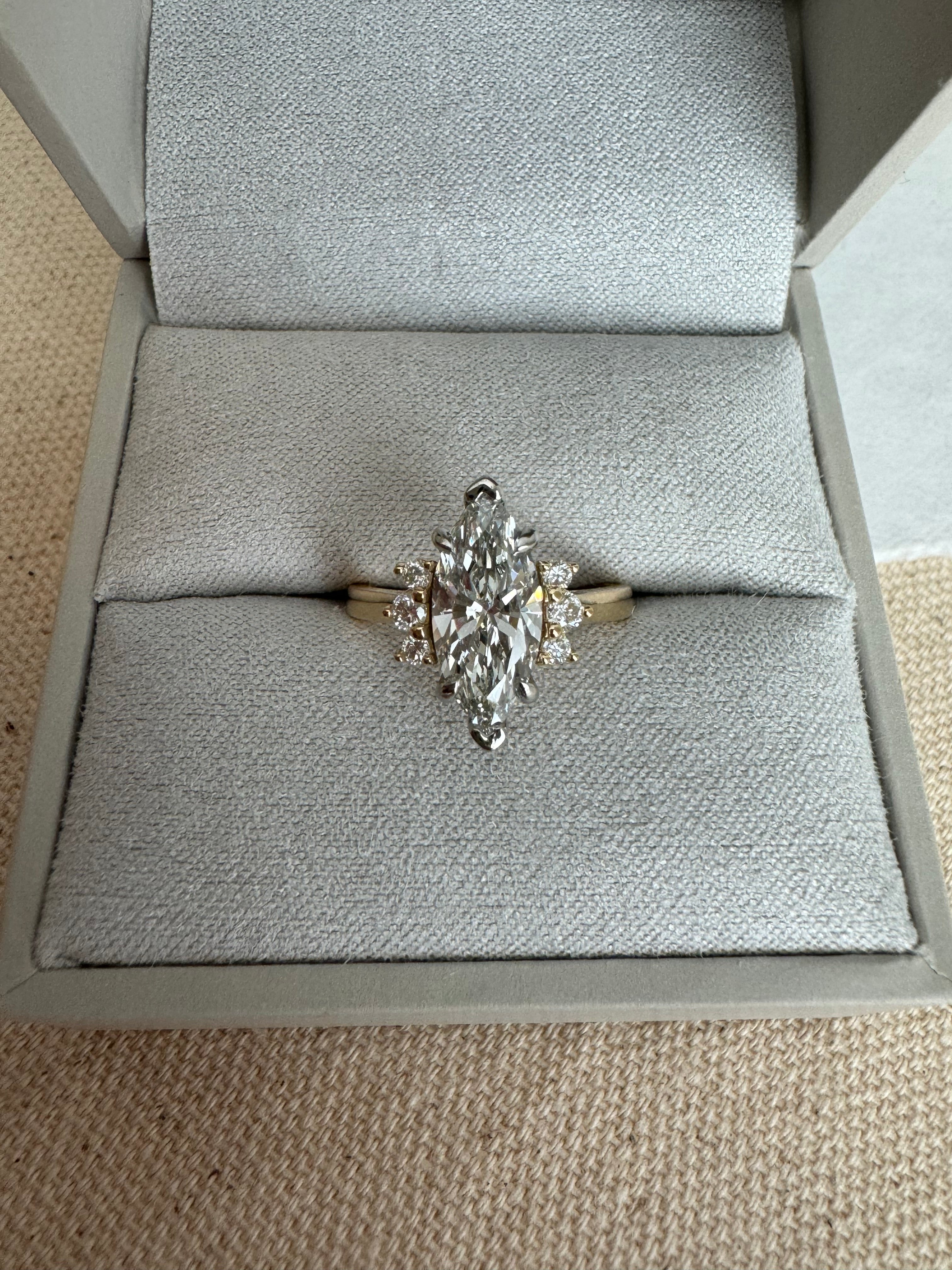 18k yellow gold & platinum marquise diamond engagement ring - Size 4.75