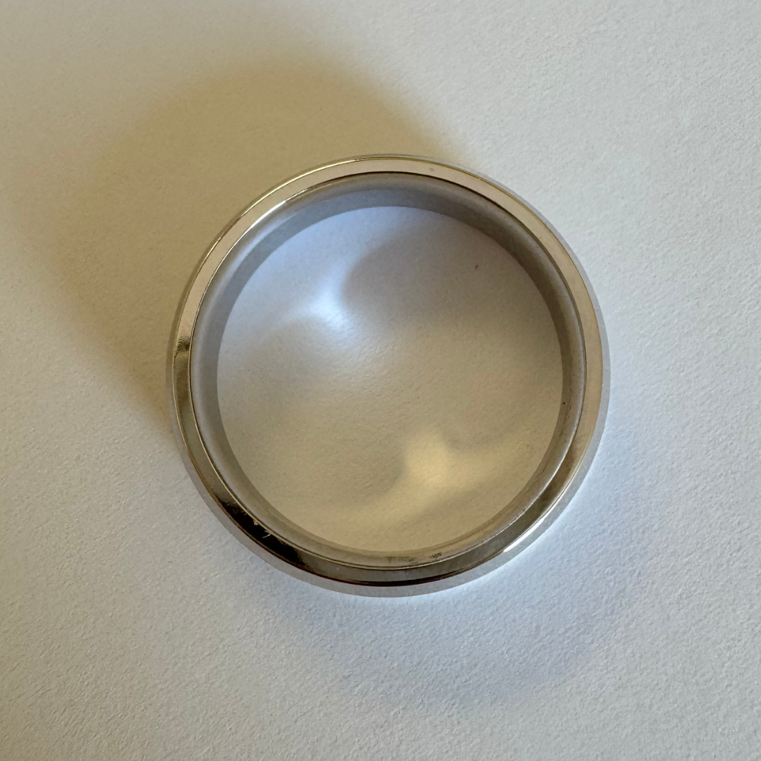 10K White Gold 6 mm Beveled-Edge Comfort-Fit Flat Band Size 7.5 with a satin finish in the center