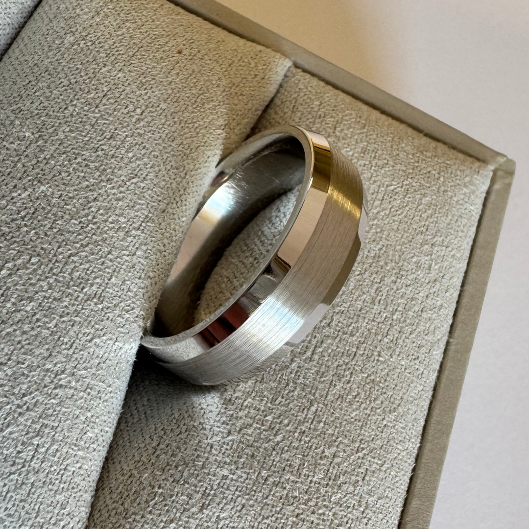 10K White Gold 6 mm Beveled-Edge Comfort-Fit Flat Band Size 7.5 with a satin finish in the center