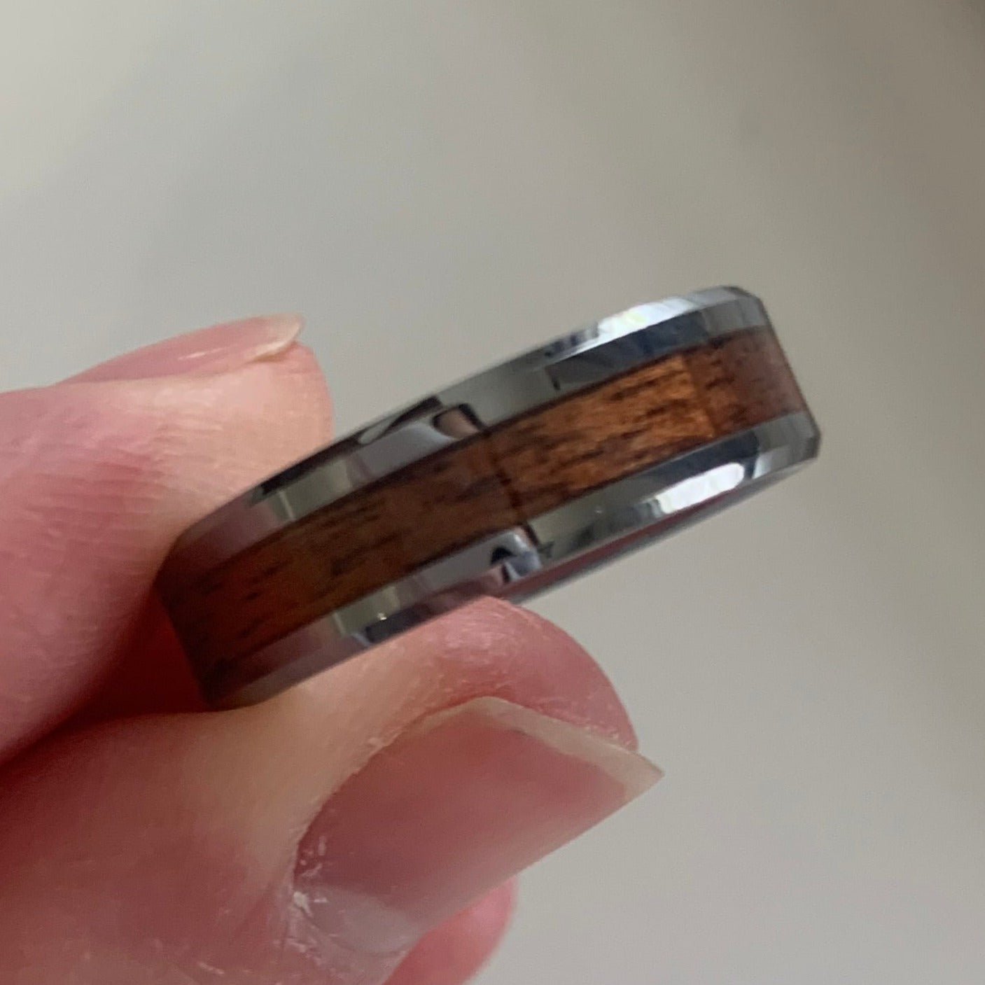 Tungsten 6 mm Beveled-Edge Band with Acacia Wood Inlay Size 8