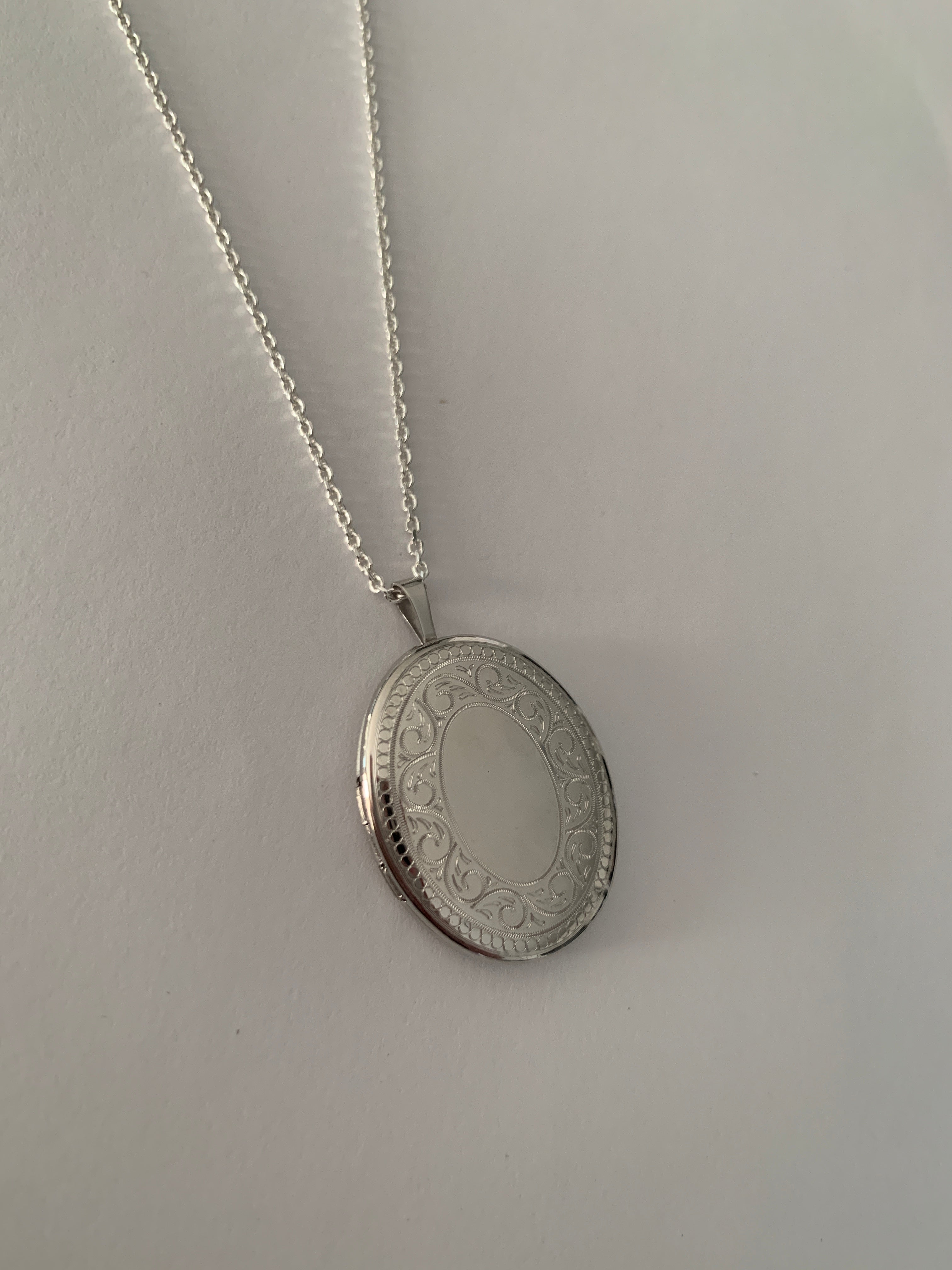 Ladies Sterling Silver Engraved Locket with 20" chain